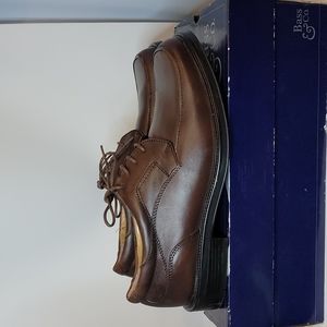 Bass Men's Percy 1790-200 Brown Oxford Shoe Sz 10M New With Box. Light scuffs